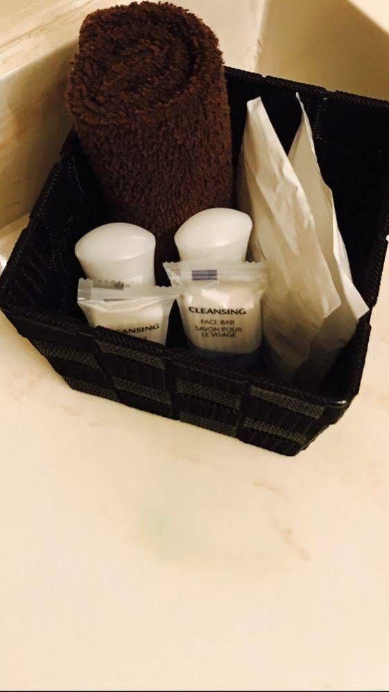 אדמונטון Argyll Plaza Hotel מראה חיצוני תמונה