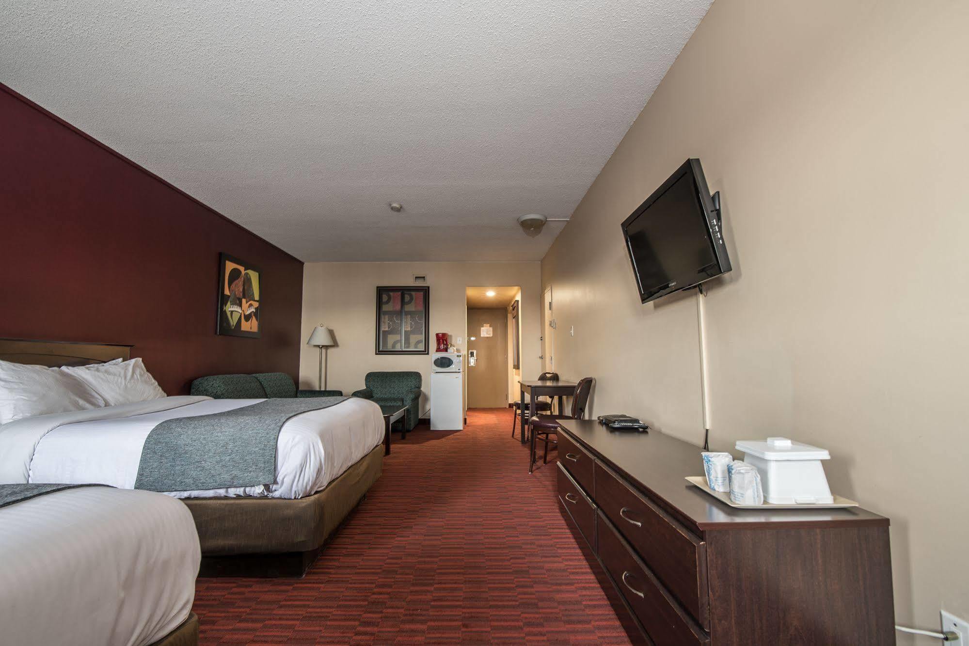 אדמונטון Argyll Plaza Hotel מראה חיצוני תמונה