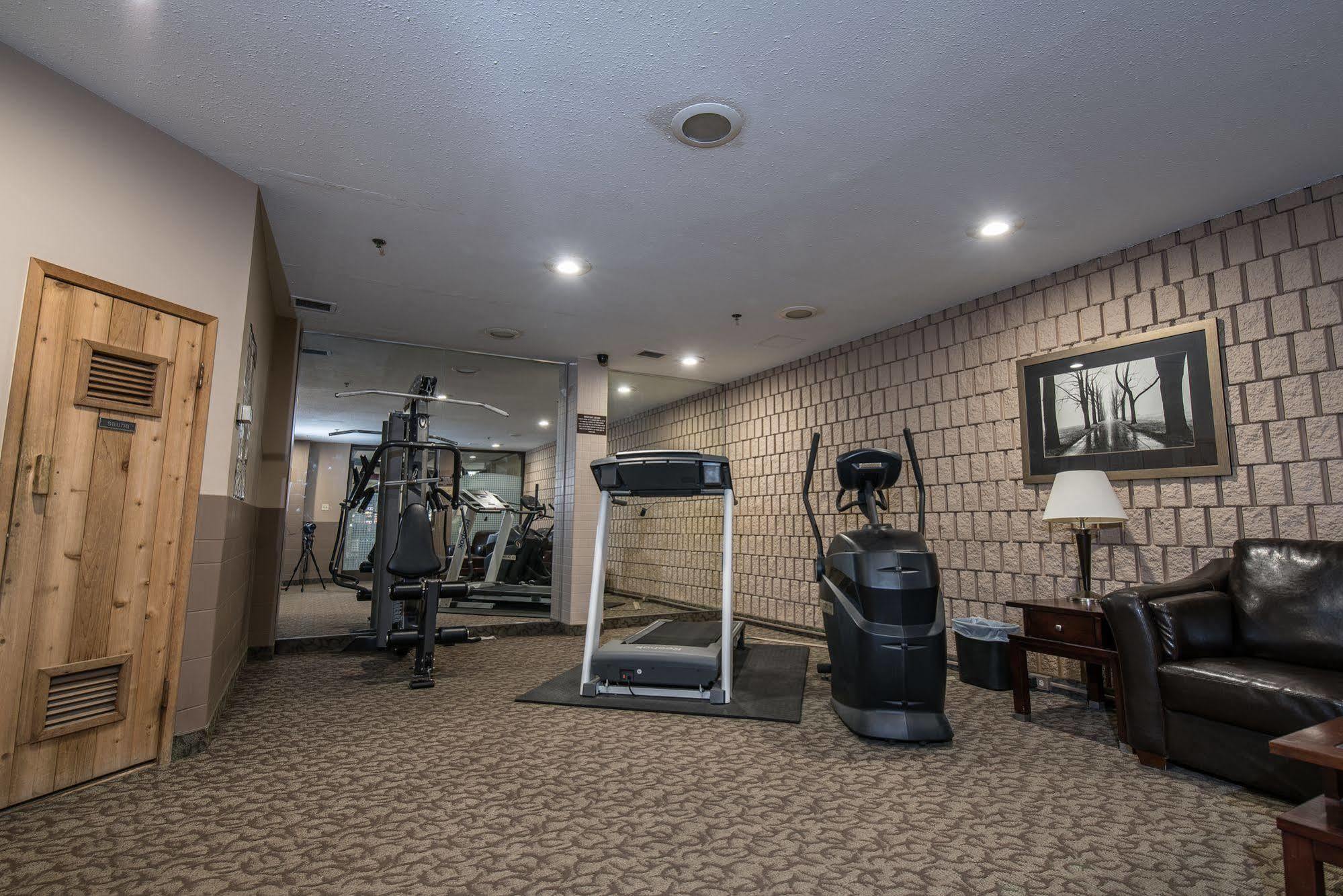 אדמונטון Argyll Plaza Hotel מראה חיצוני תמונה