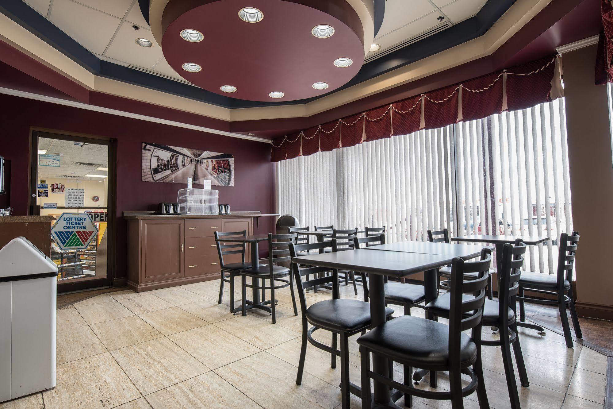 אדמונטון Argyll Plaza Hotel מראה חיצוני תמונה