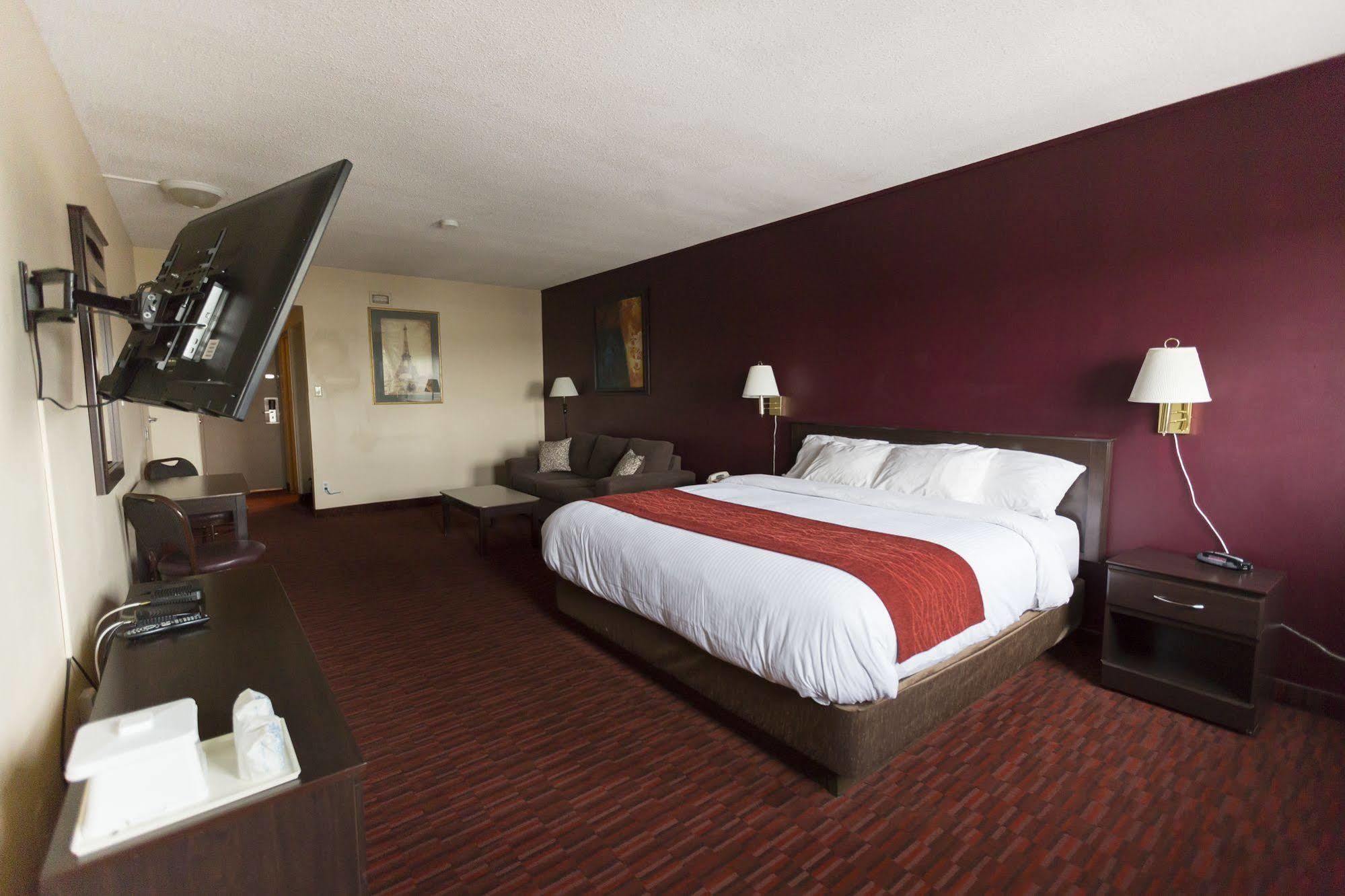 אדמונטון Argyll Plaza Hotel מראה חיצוני תמונה