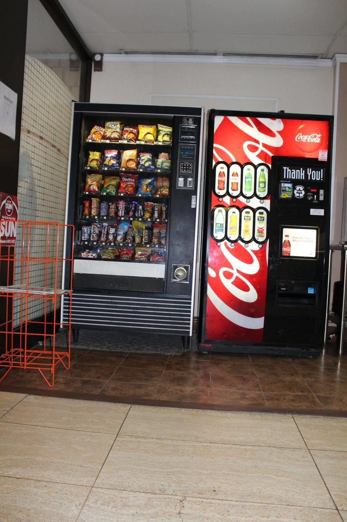 אדמונטון Argyll Plaza Hotel מראה חיצוני תמונה