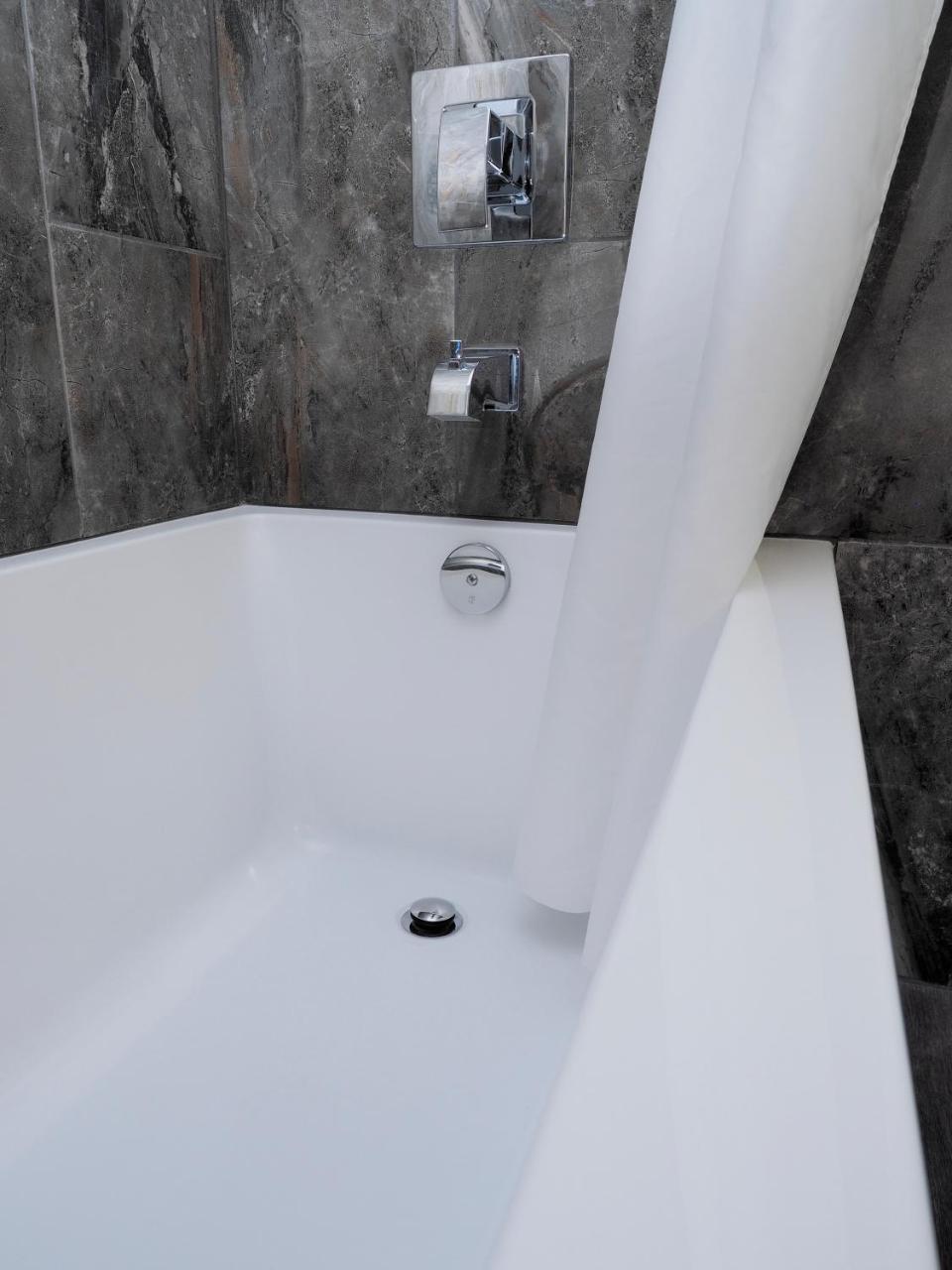 אדמונטון Argyll Plaza Hotel מראה חיצוני תמונה