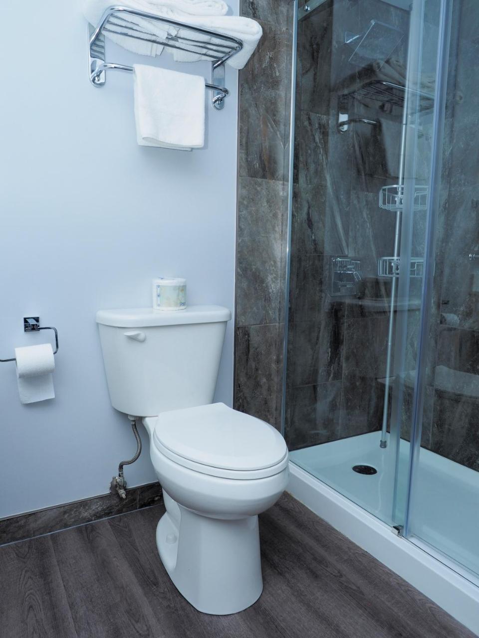 אדמונטון Argyll Plaza Hotel מראה חיצוני תמונה